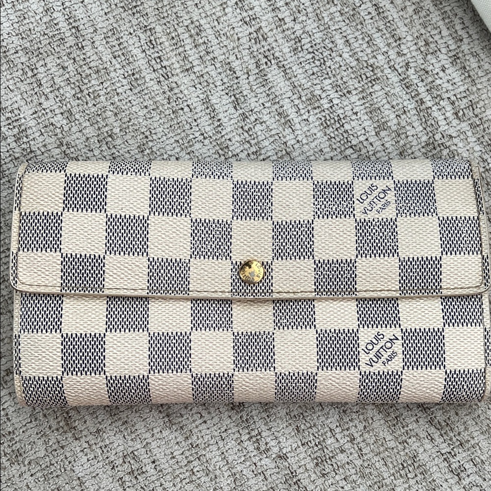 Louis Vuitton Damier Azur Sarah Wallet - Cream and Black